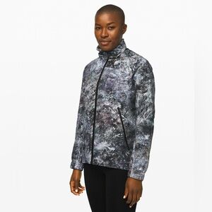 Lululemon Like New Here to Move Hooded Rain Jacket Size 6